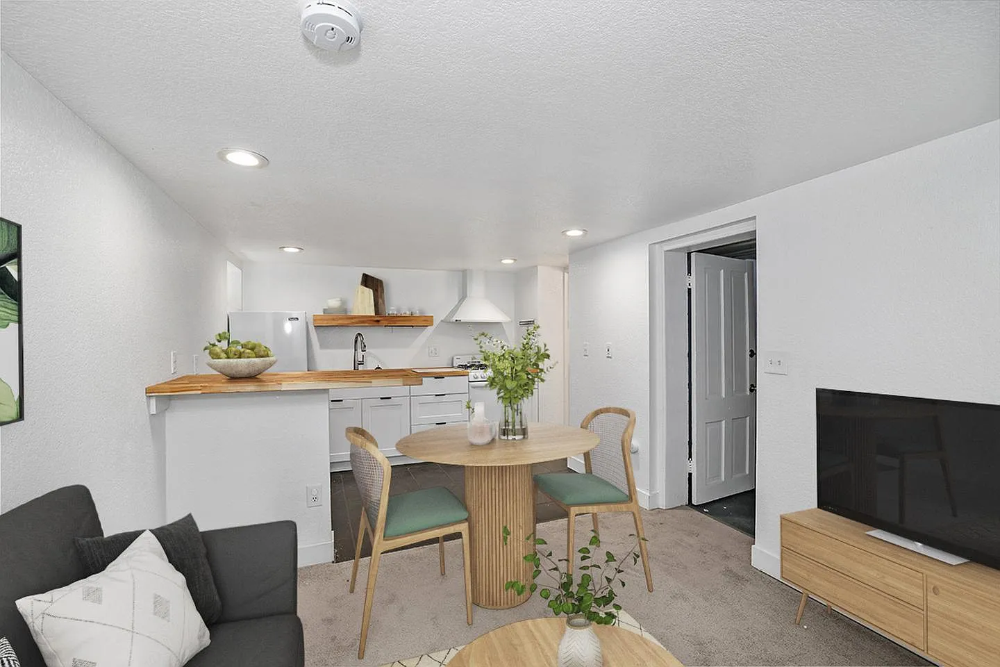 1 bed, 1.0 bath, 2247 sqft, $1,400 — Photo 2