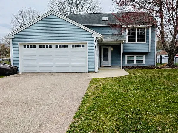 1013 Wembley Dr, Island Lake, IL 60042
