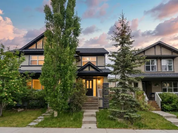212 E Panatella Dr NW, Calgary, AB T3K 0T4