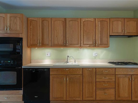 3rd image of 25 Claremont Ln