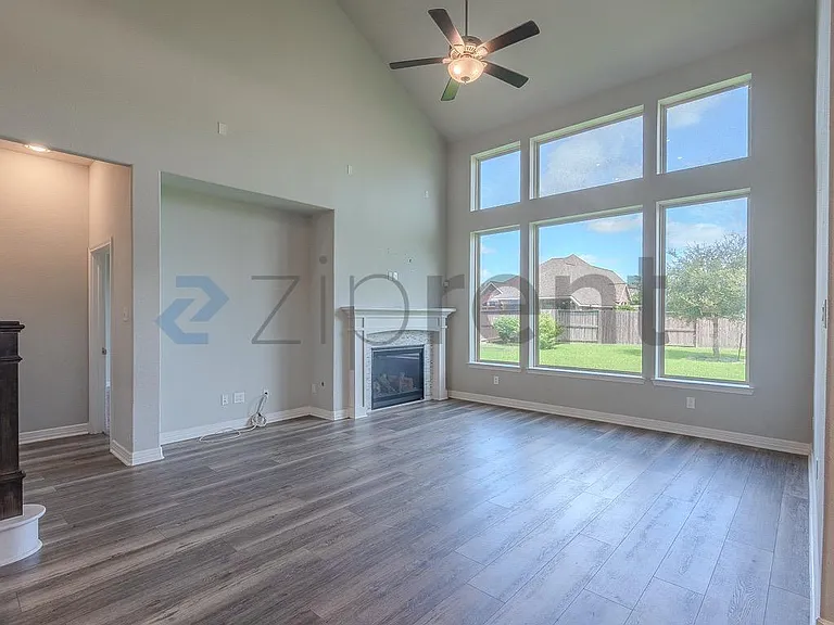 3543 Whitman Dr — Photo 6