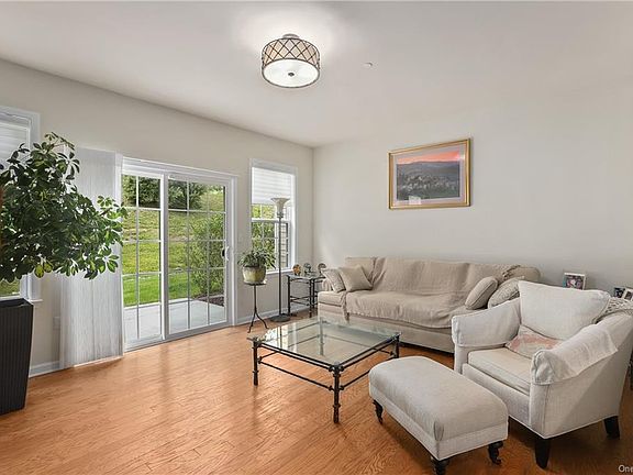 4th image of 26 Atkins Ct