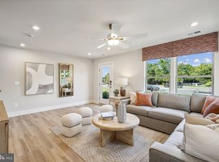 2105 Acadia Rd, Herndon, VA 20170