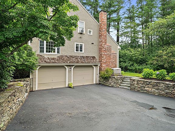4th image of 24 Orchard Ln