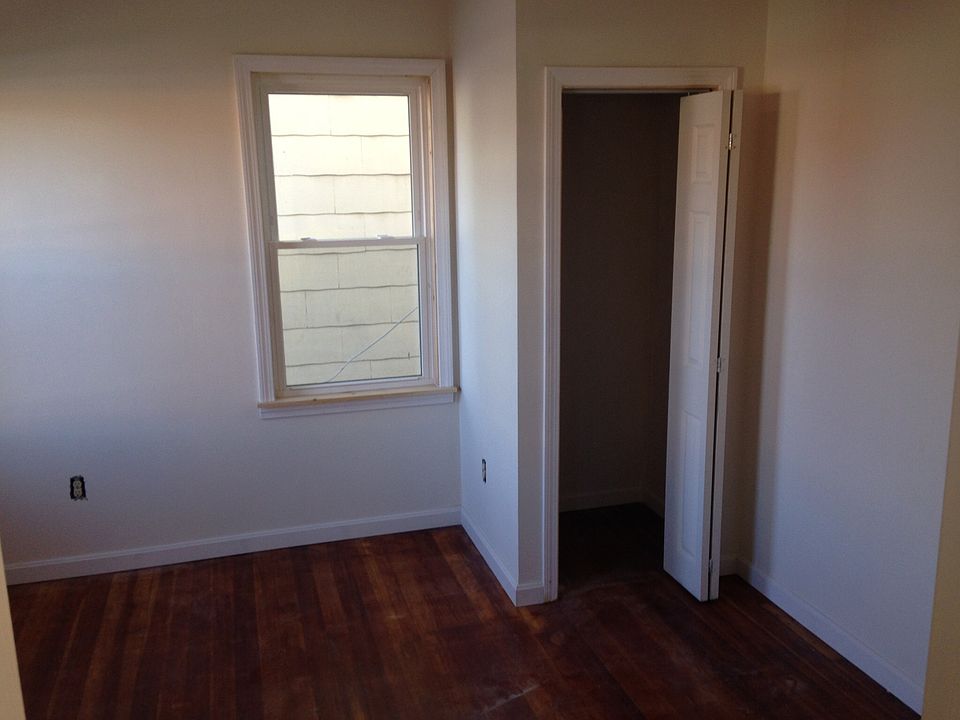 1st image of 890 Douglas Ave #1