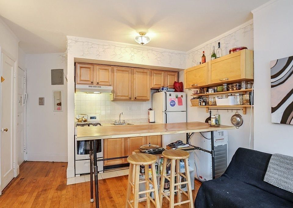 2nd image of 308 W 89th St APT 5B