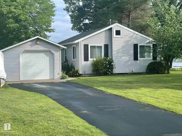 3601 E Shore Dr, Weidman, MI 48893
