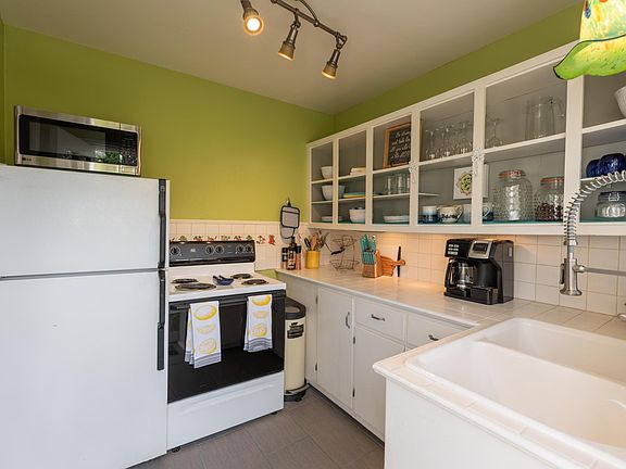It's a perfect small kitchen with everything you need.