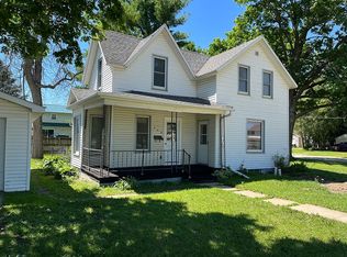 230 6th St W, Cresco, IA 52136