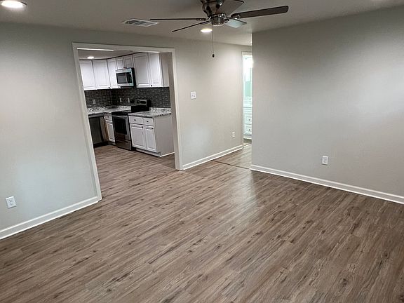 3rd image of 910 N Alice St