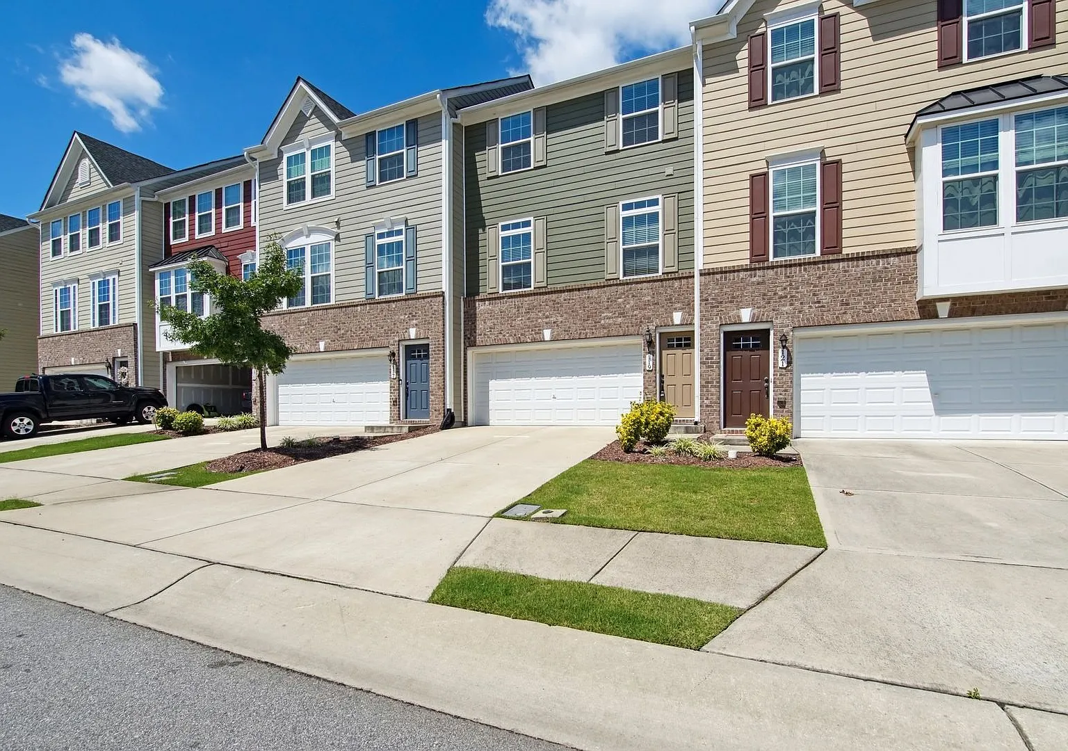 3 Bedroom Townhome in Durham — Photo 2