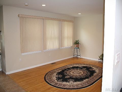 5th image of 595 Wyngate Dr W