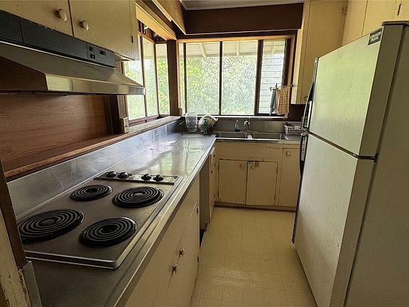 2nd image of 87-250 Kulaaupuni St