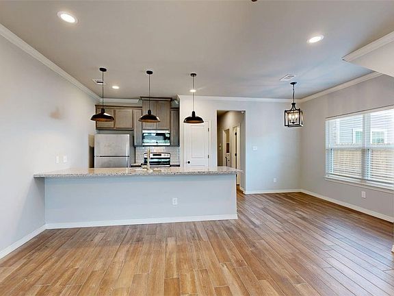 5th image of 305 Poplar St #C