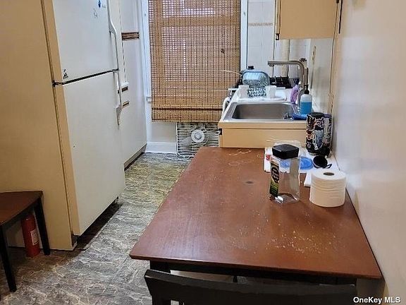 4th image of 4817 42nd St APT 4E