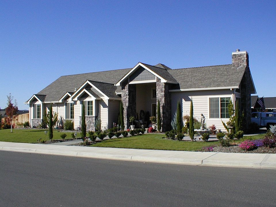 1st image of 243 Bellerive Dr