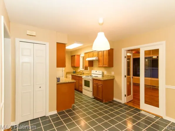 3315 Fernwood Ave, Ann Arbor, MI 48108