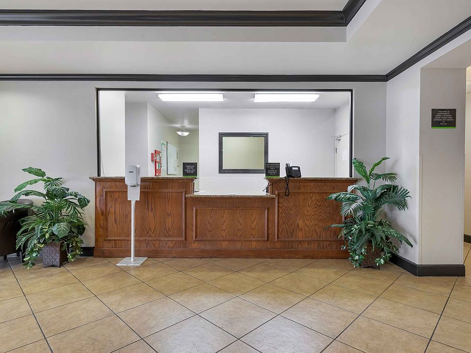 Lobby and Guest Check-in