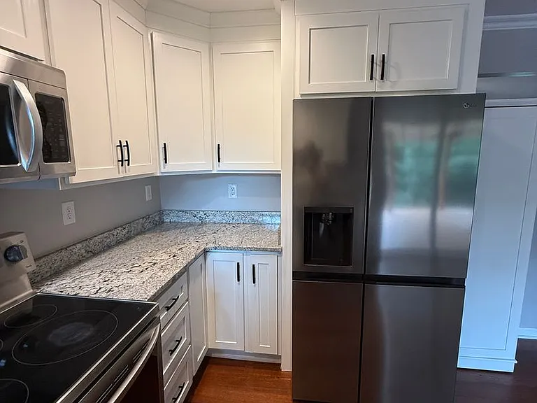2614 Woodsdale Ave — Photo 8