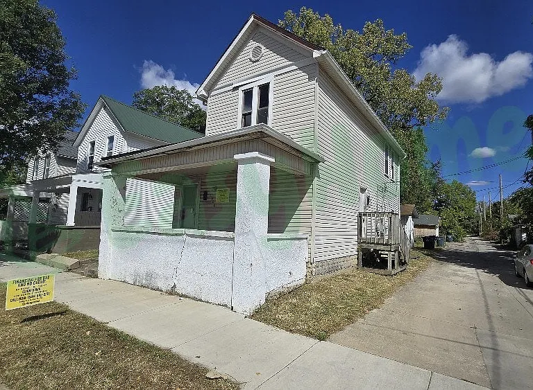 1908 N East St — Photo 1