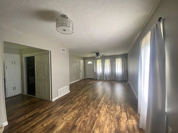 3rd image of 4419 Gardiner Dr