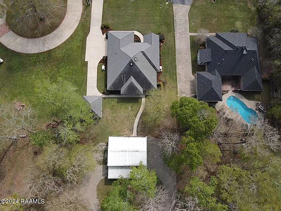3rd image of 1004 N Monte Blanc Dr
