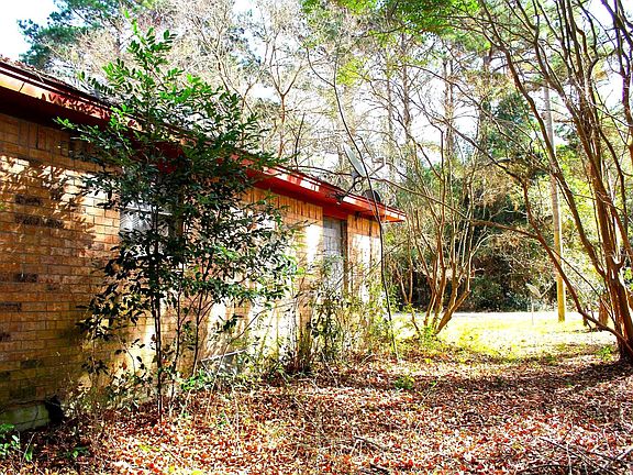 5th image of 386 Lawrence Rd