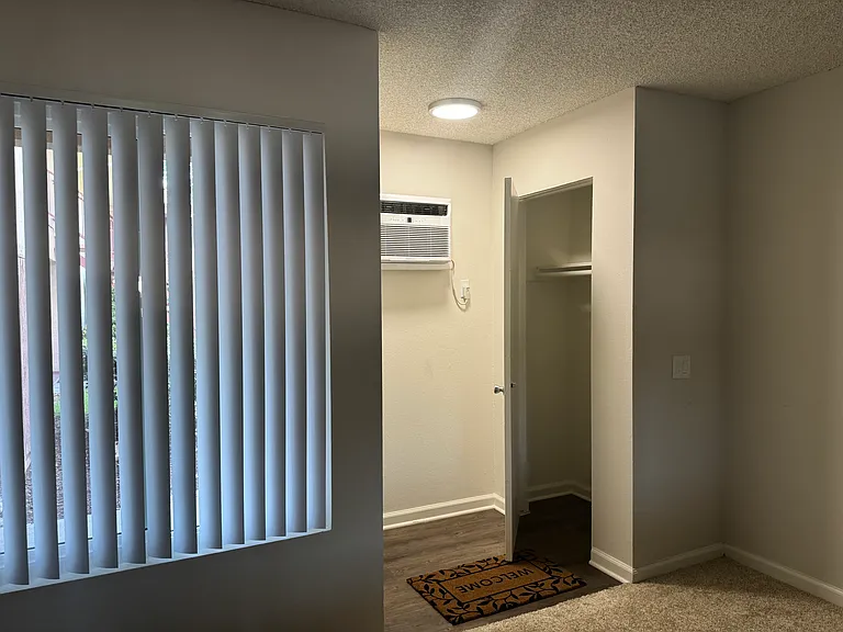 2BR, 1BA-894SF