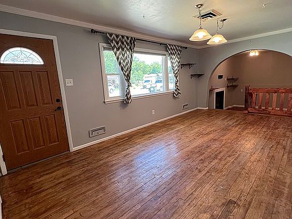 5th image of 1040 Alexander Cir