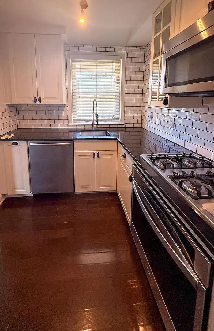 Great Ann Arbor Location 2-Bedroom End Unit! — Photo 4