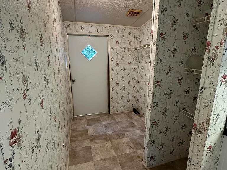 6343 Beloit Ave — Photo 8
