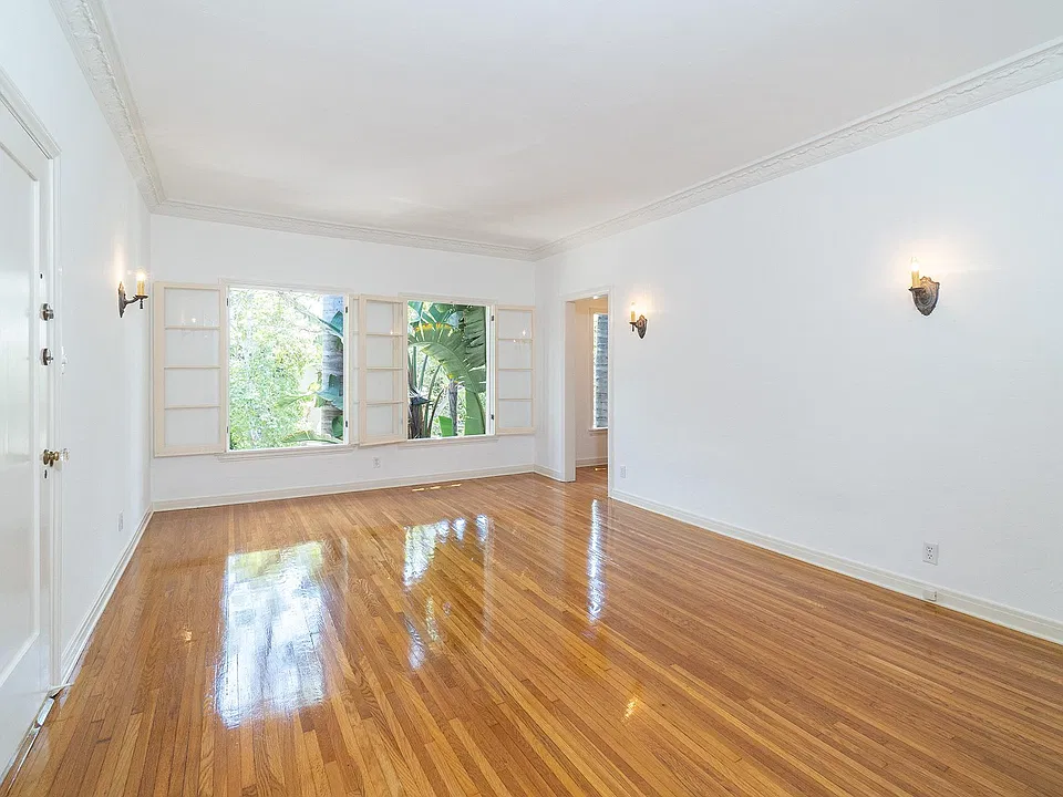 437 N Sycamore Ave #201