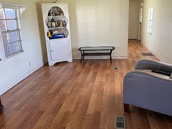 2nd image of 1451 Lake Dr W