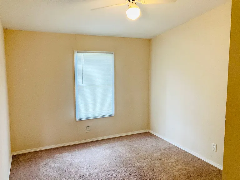 2113 Elmdale Ave — Photo 13