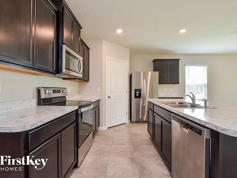 545 Sorrento Dr — Photo 6