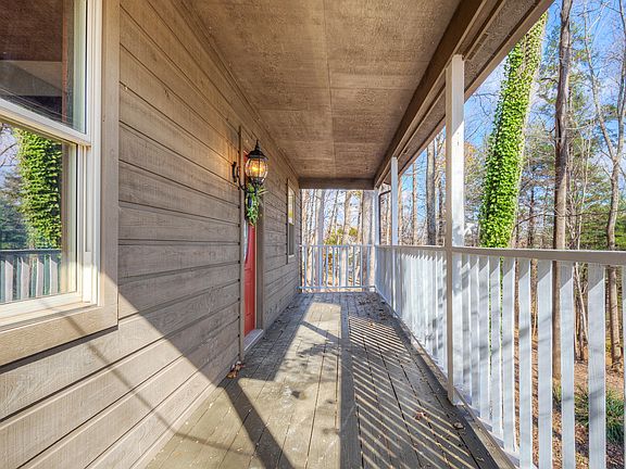 4th image of 1019 Alvin Dr