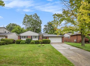 40158 Diane Dr, Sterling Heights, MI 48313