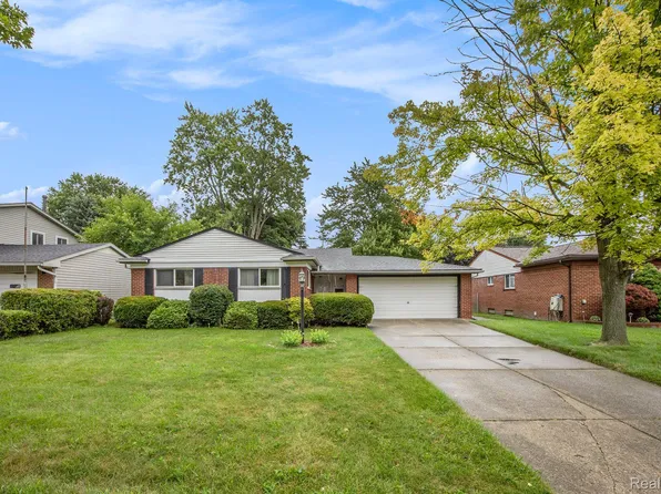 40158 Diane Dr, Sterling Heights, MI 48313