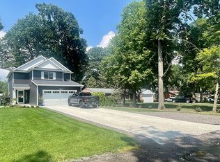 3920 Lakewood Dr, Waterford, MI 48329