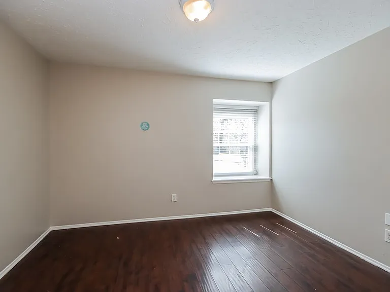 502 Hildred Ave — Photo 11