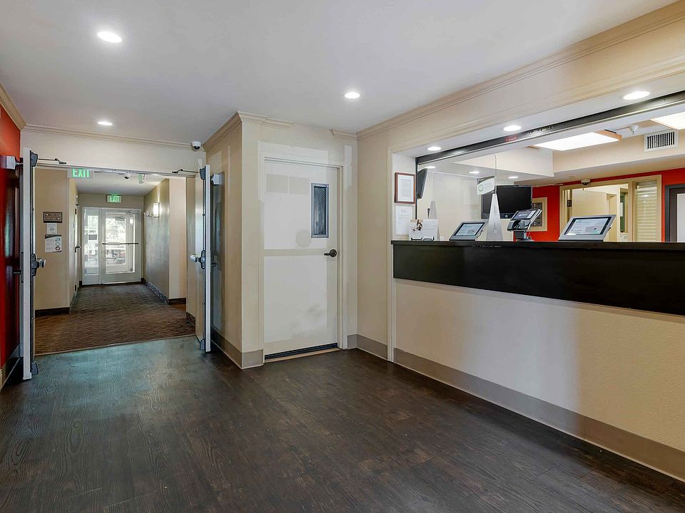 Lobby and Guest Check-in