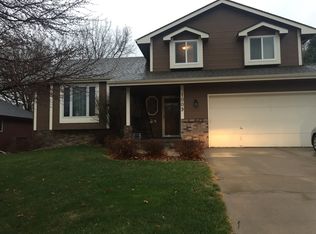 1009 Hickory Hill Rd, Papillion, NE 68046