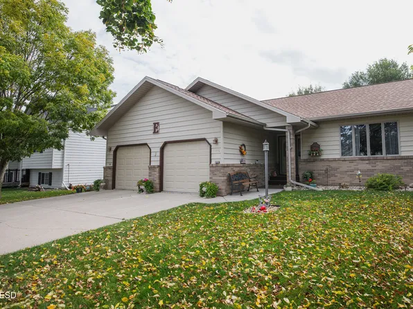 1106 18th St NE, Watertown, SD 57201