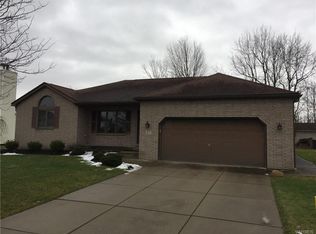 27 W Royal Hill Dr, Orchard Park, NY 14127