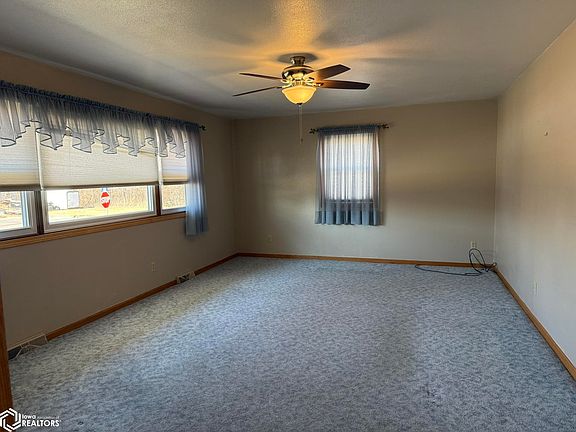 4th image of 731 N Park St