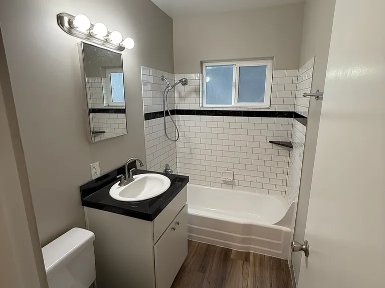 Hall Court Apartments — Photo 19