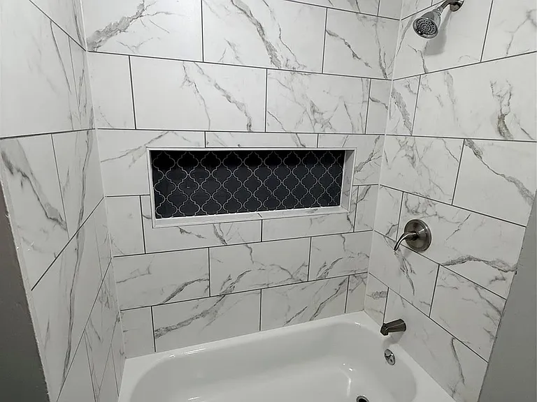121 S Willow St — Photo 8
