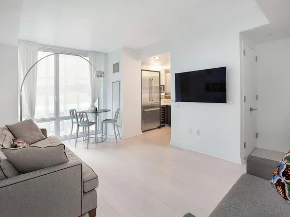 247 W 46th St #1105, New York, NY 10036