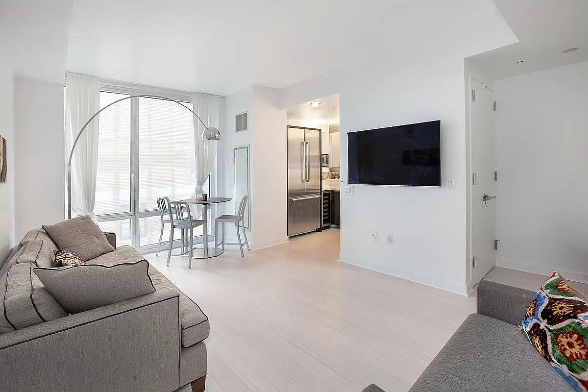247 W 46th St #1105 photo 1