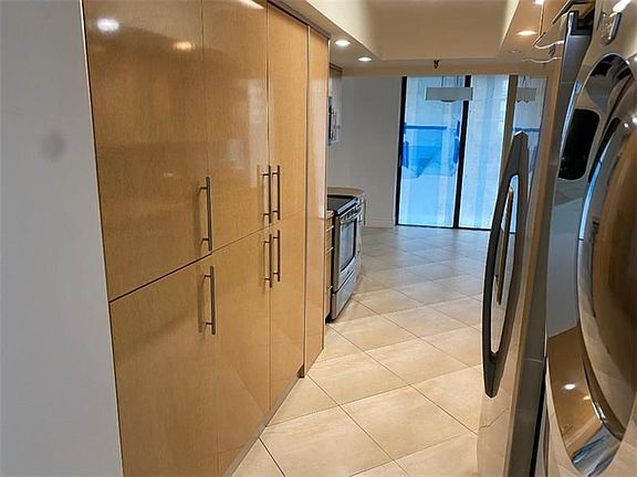 5th image of 210 174th St APT 1109